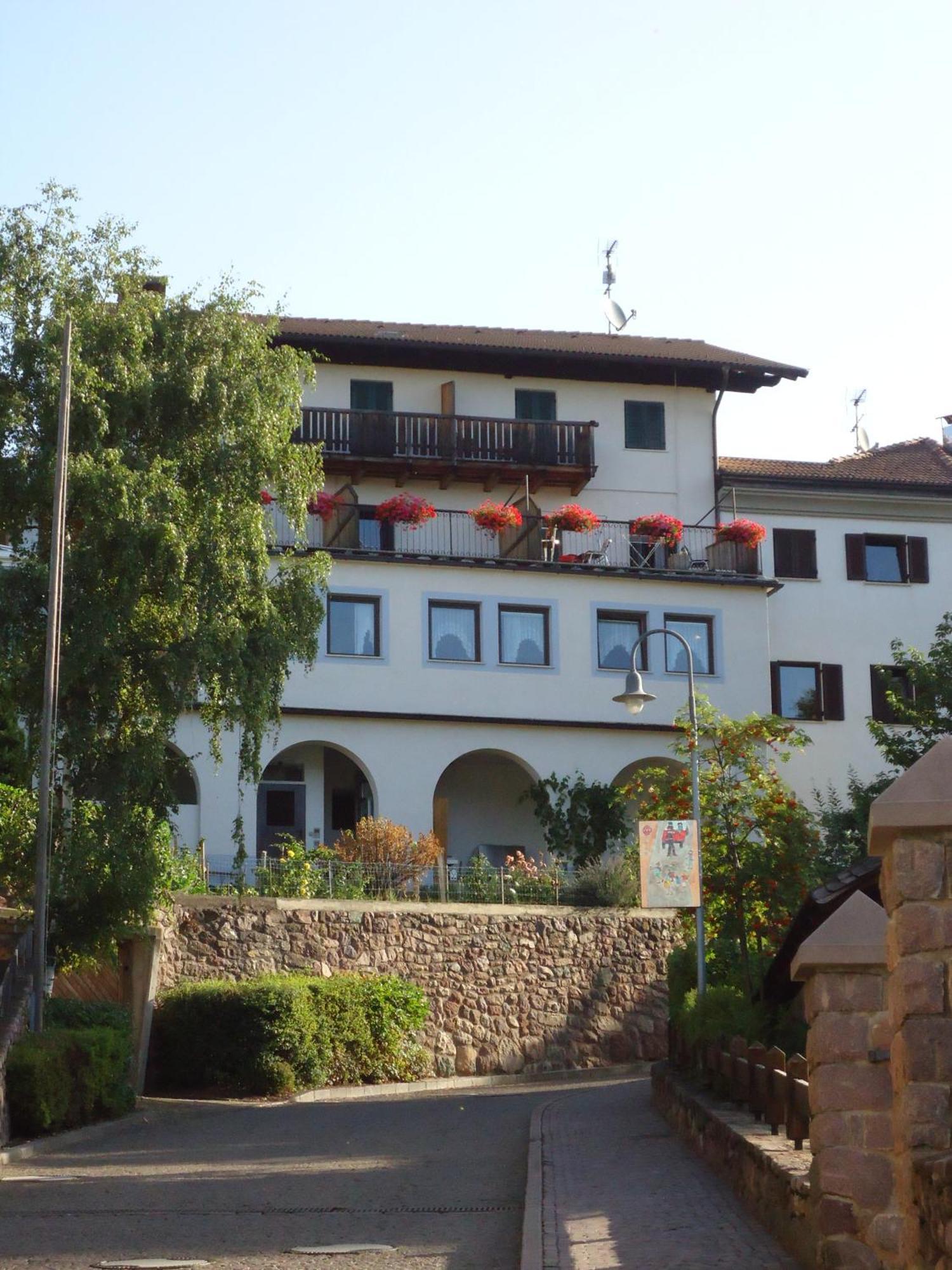Gasthof Zum Roessl San Genesio Atesino Exterior foto